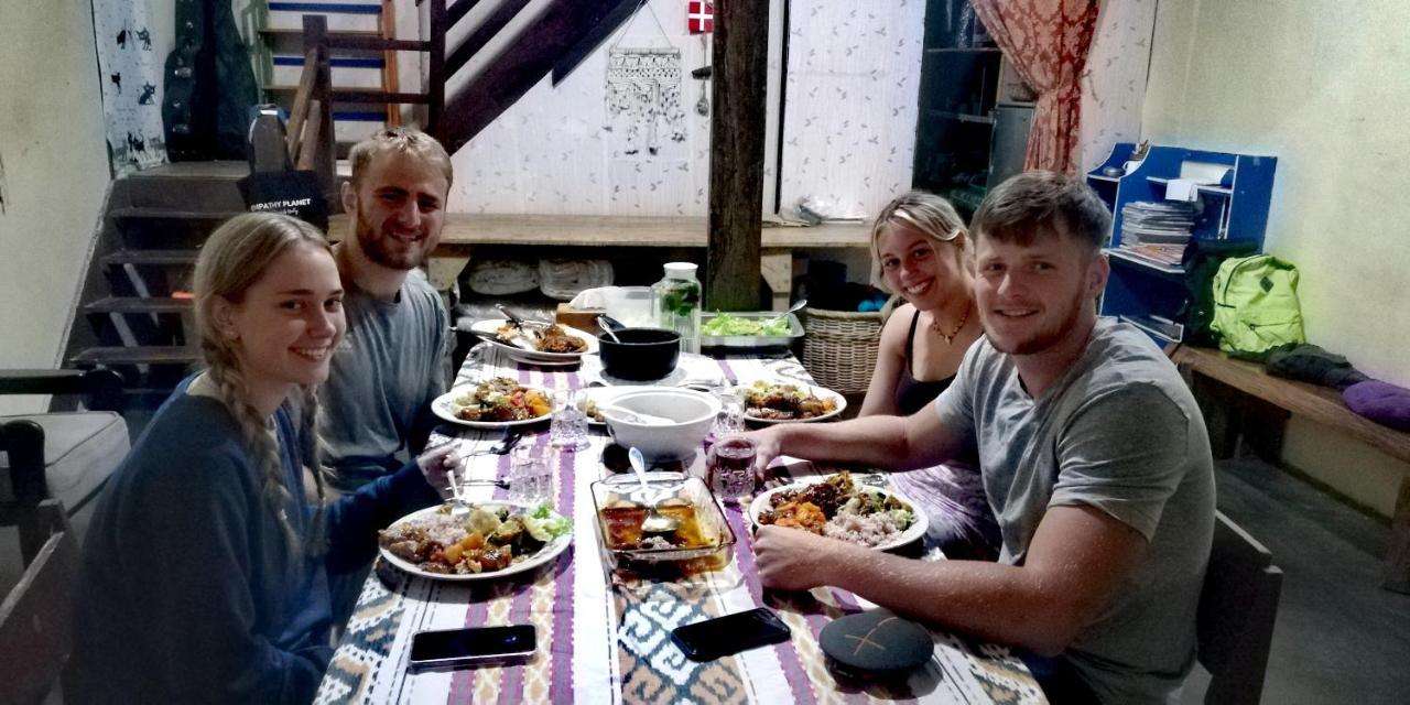 Smiley'S Homestay Берастагі Екстер'єр фото