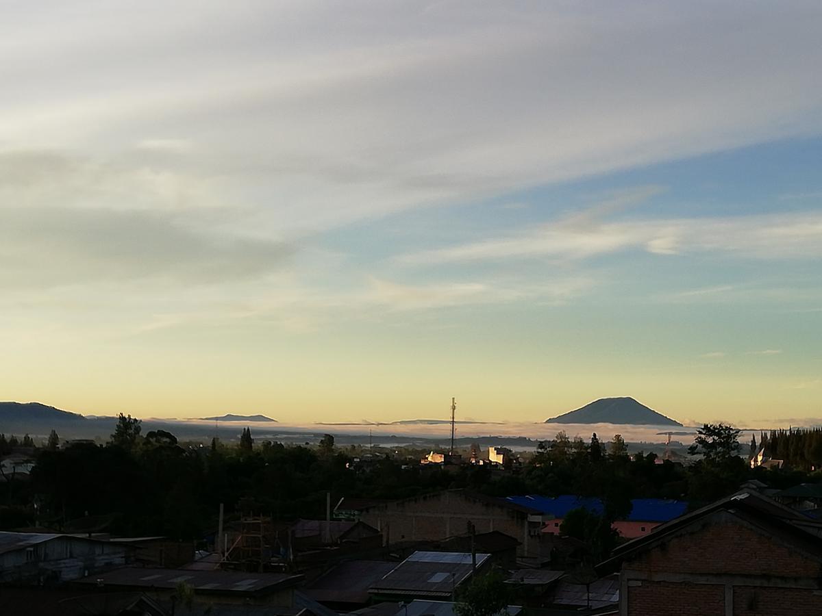 Smiley'S Homestay Берастагі Екстер'єр фото