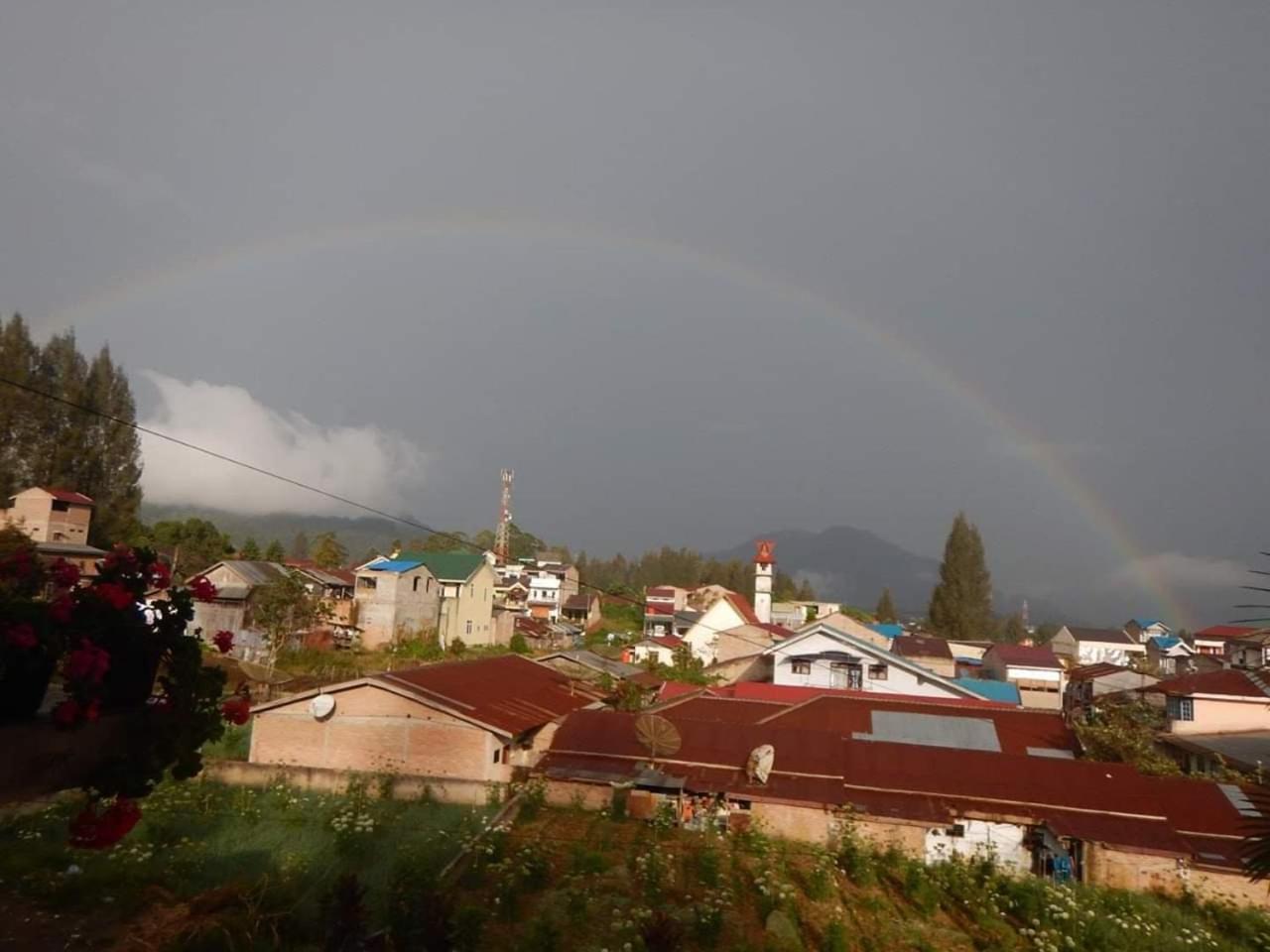 Smiley'S Homestay Берастагі Екстер'єр фото